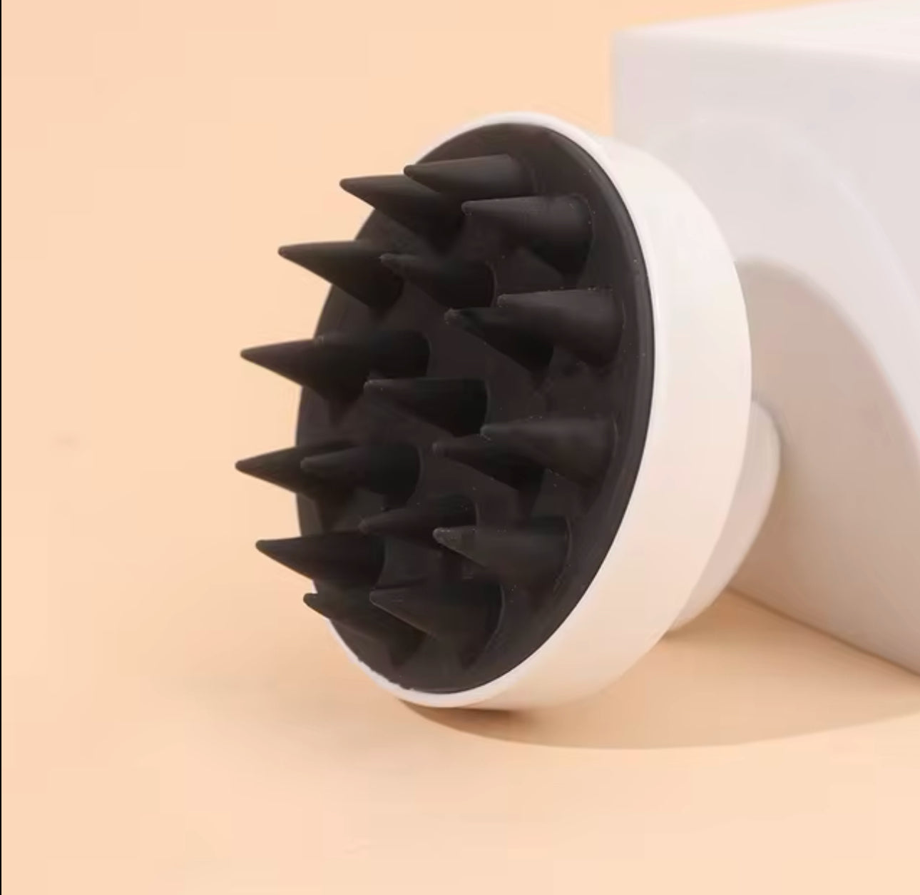 SCALP MASSAGER
